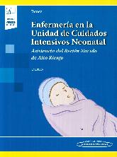 Enfermera en la unidad de cuidados intensivos neonatal